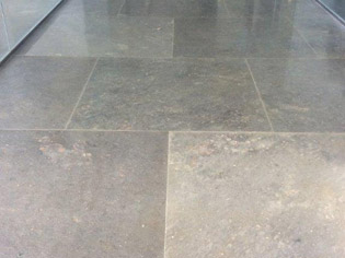 Interior caliza gris